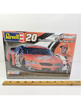 SEALED Revell 1:24 Tony Stewart #20 The Home Depot 2004 Monte Carlo Model Kit